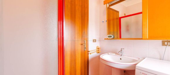 6 rooms Apartment in Mogliano Veneto, Italy No. 285227 2