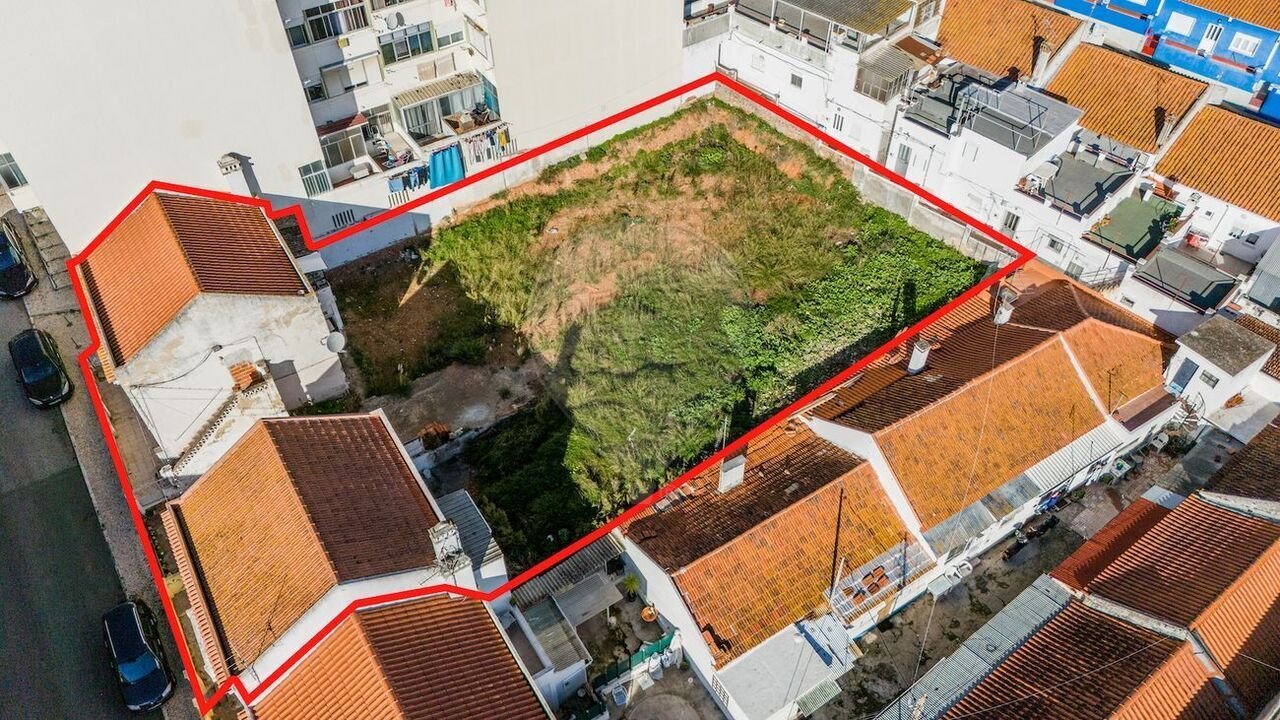 10 bedrooms Building in Vialonga, Portugal No. 110676