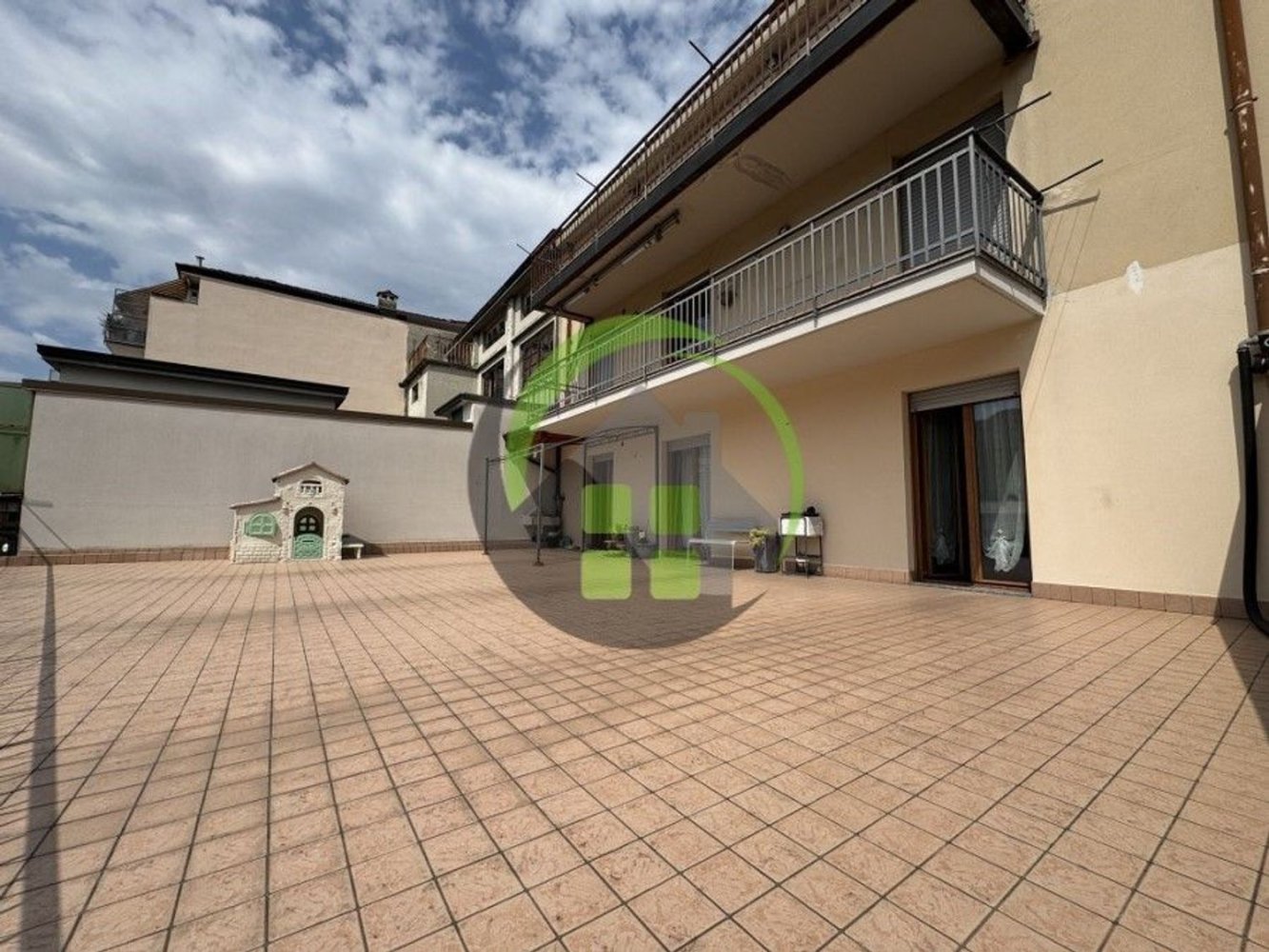 Apartamento de 4 habitaciónes en Leffe, Italy No. 266004