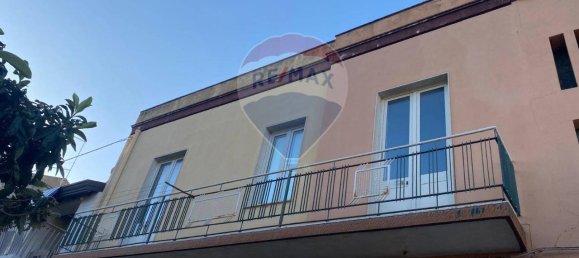 5 rooms Apartment in Belpasso, Italy No. 173721 8