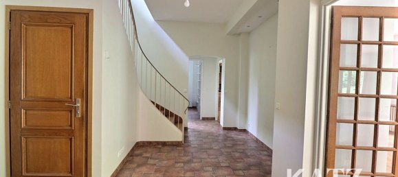 Casa de 5 dormitorios en Garches, France No. 181995 4