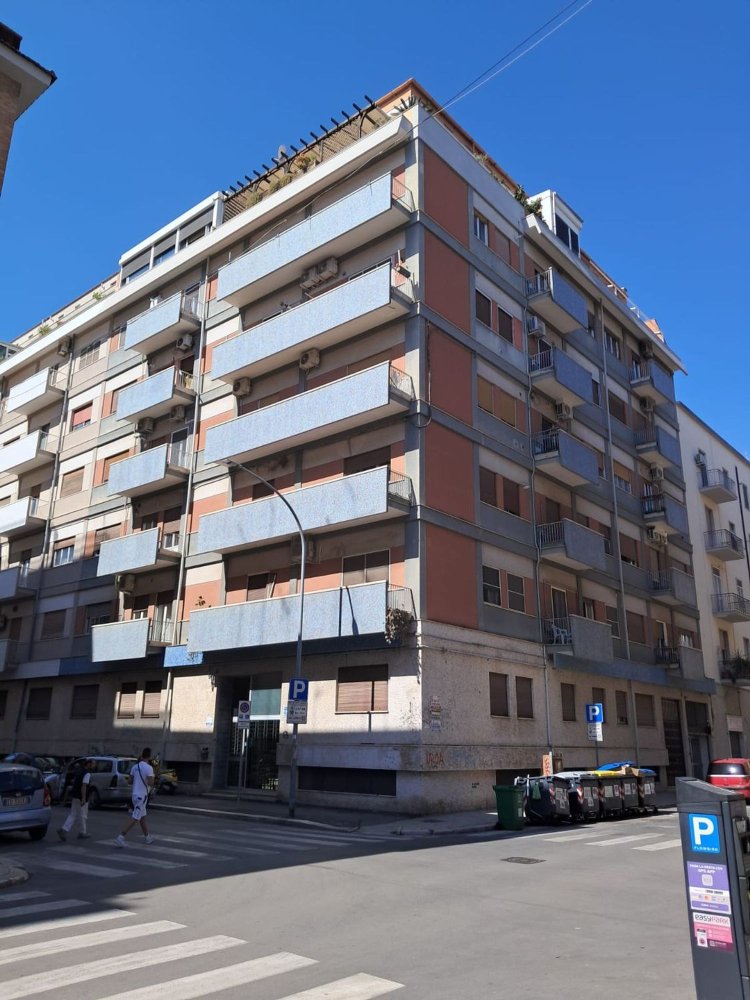 Apartamento de 3 dormitorios en Foggia, Italy No. 358087