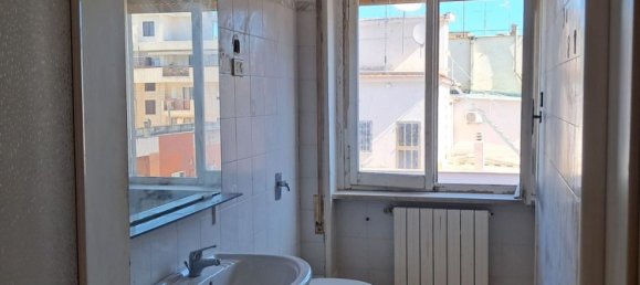 Apartamento de 3 dormitorios en Foggia, Italy No. 358087 2