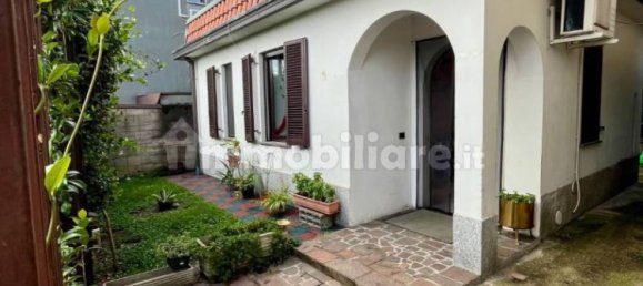 4 bedrooms Villa in Rho, Italy No. 273279 3