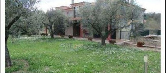 305 bedrooms House in Pianella, Italy No. 356046 7