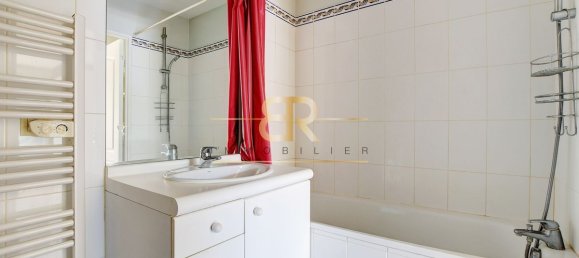 Studio in Paris, France No. 329861 9