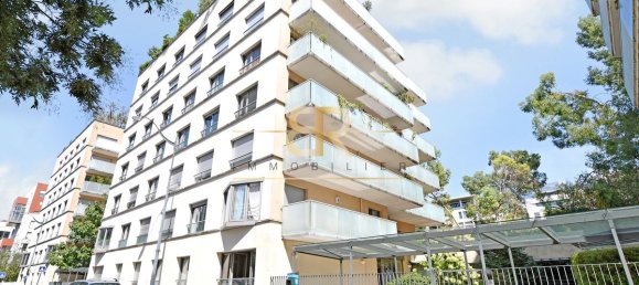 Studio in Paris, France No. 329861 12