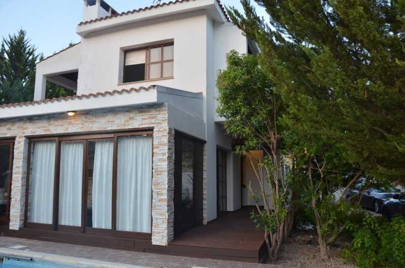 4 bedrooms Commercial property in Laneia, Cyprus No. 16758