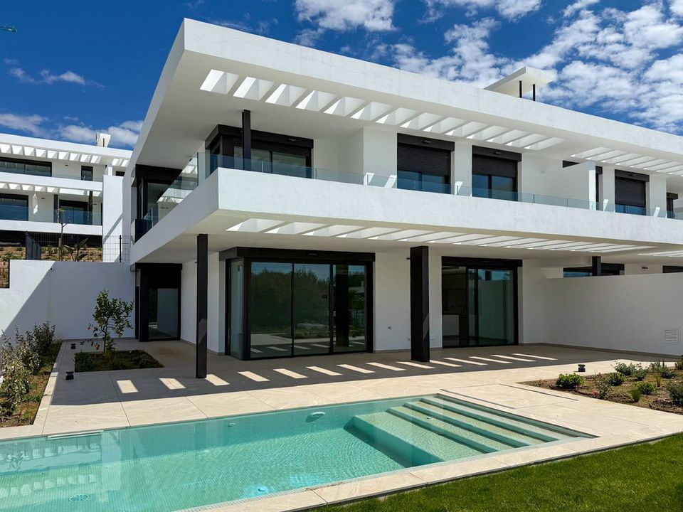 Villa de 4 dormitorios en Marbella, Spain No. 262622