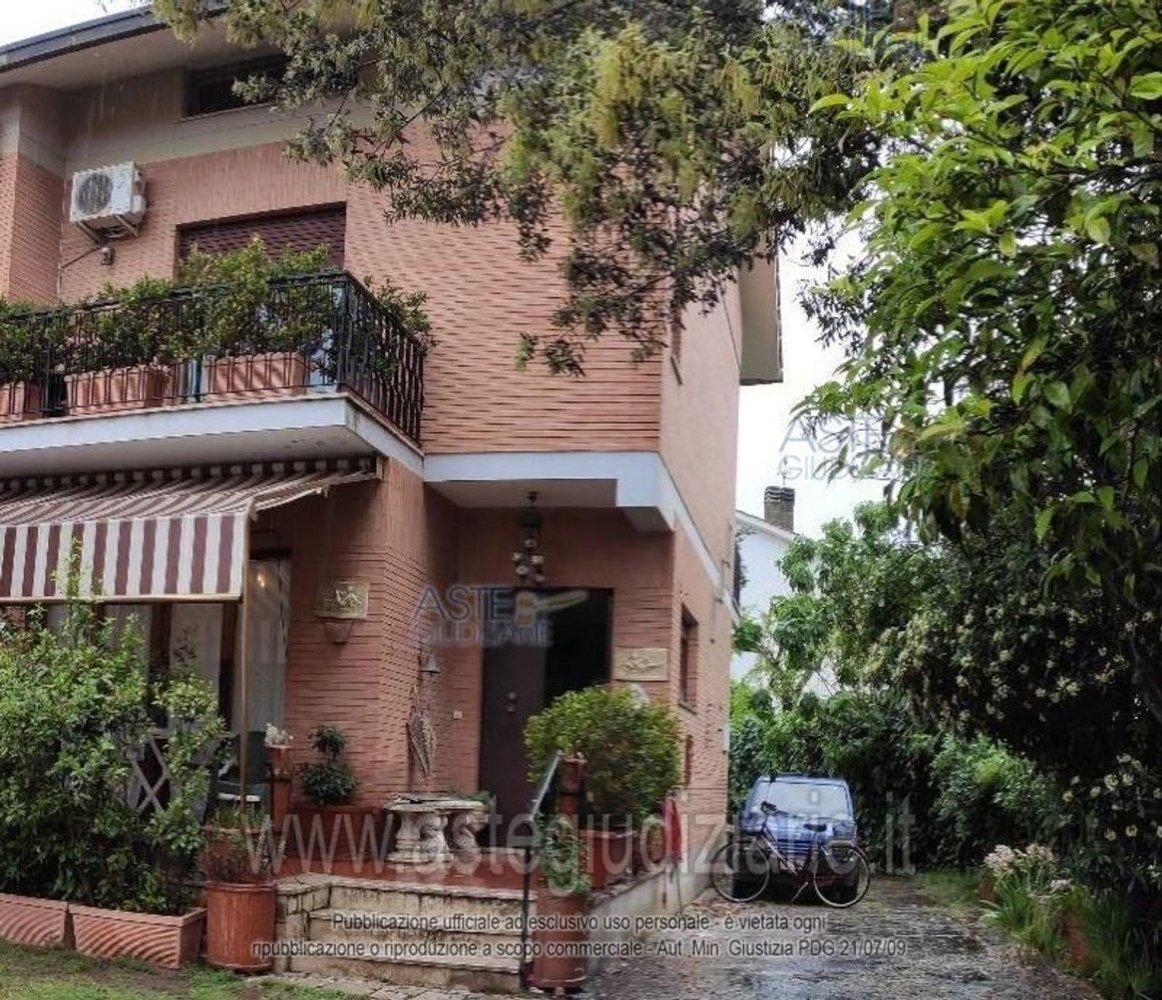 9 rooms House in Fiumicino, Italy No. 99201