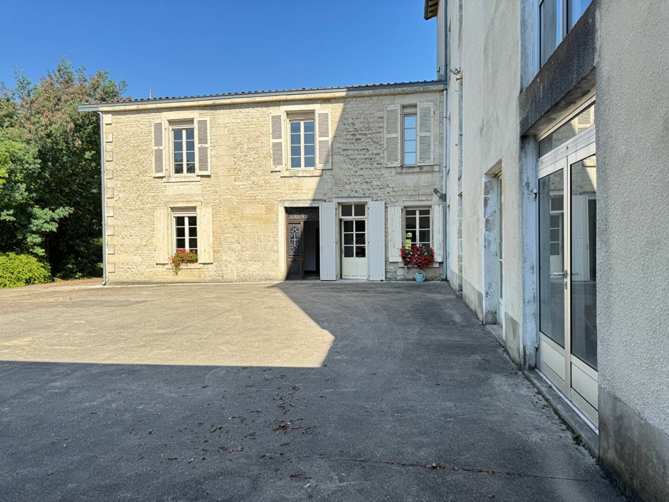 4 bedrooms House in La Creche, France No. 304004