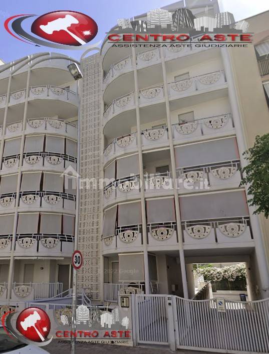 5 bedrooms Apartment in Andria, Italy No. 344241