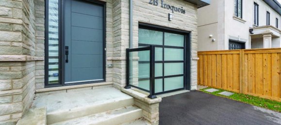 5 bedrooms House in Mississauga, Canada No. 891 3