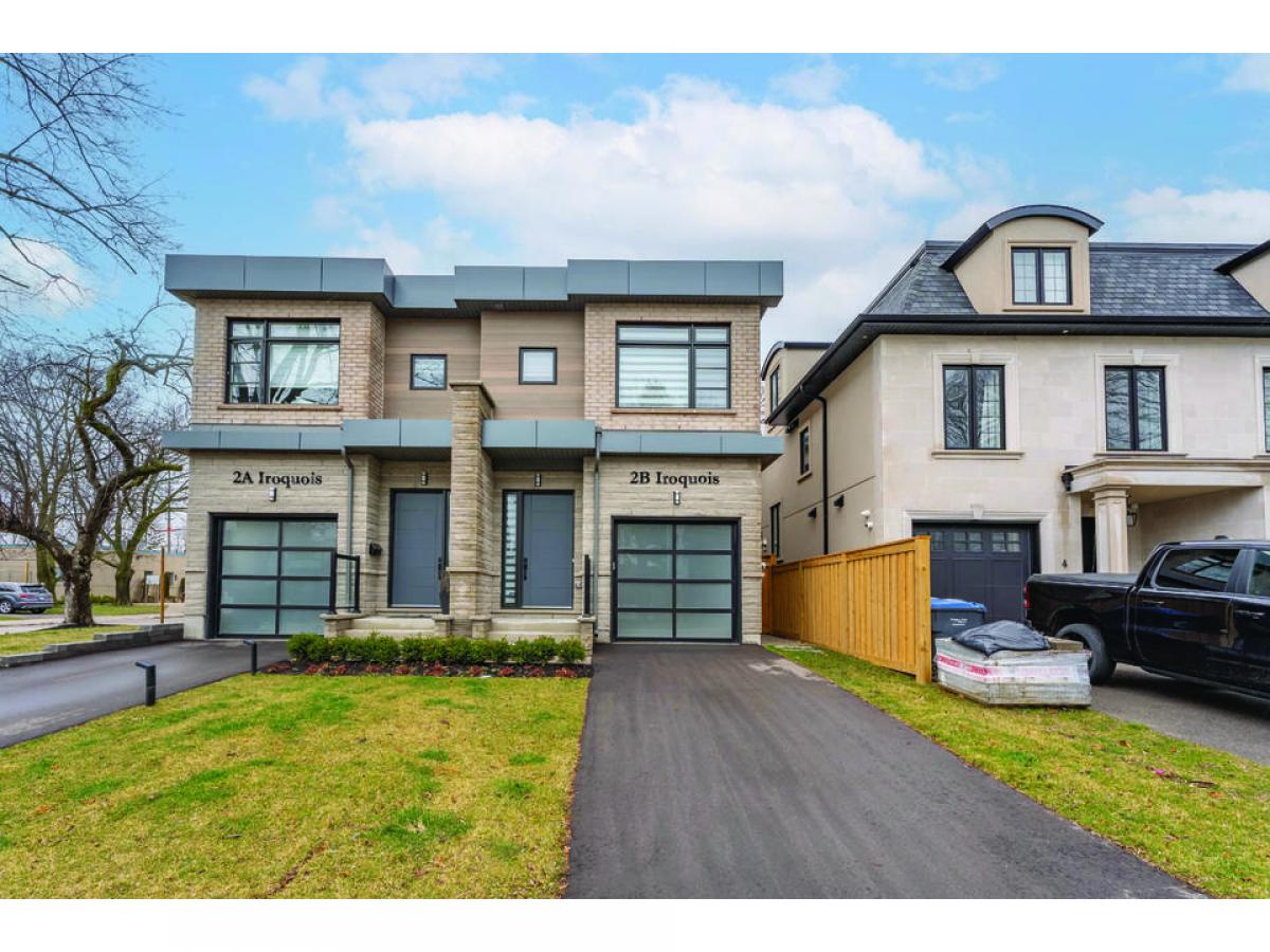 5 bedrooms House in Mississauga, Canada No. 891