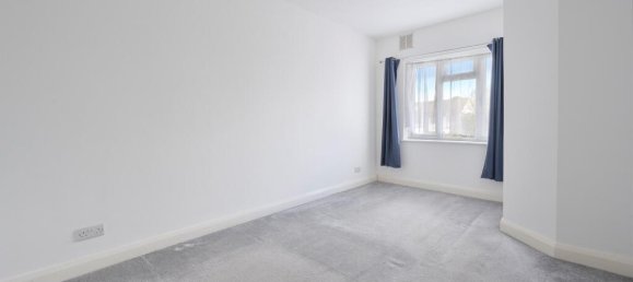 2 bedrooms Apartment in Tadworth, United Kingdom No. 9756 7