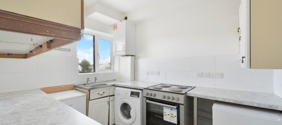 2 bedrooms Apartment in Tadworth, United Kingdom No. 9756 4