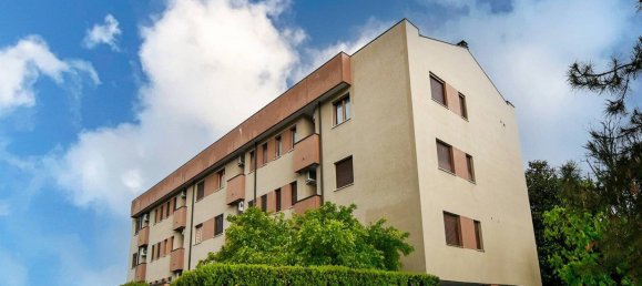 2 bedrooms Apartment in Vanzago, Italy No. 325729 2