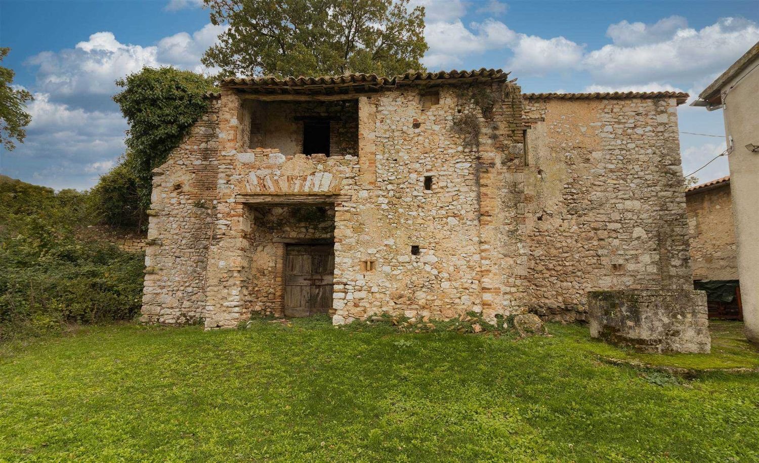 5 rooms House in Massa Martana, Italy No. 46107