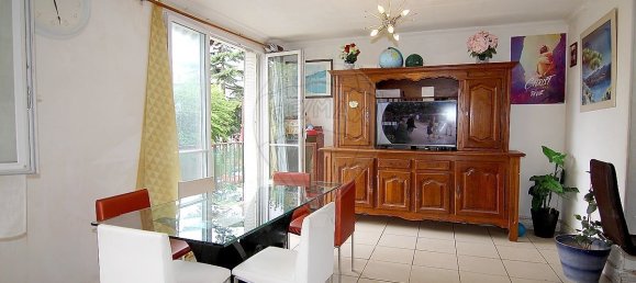 3 bedrooms Apartment in Colombes, France No. 179430 4