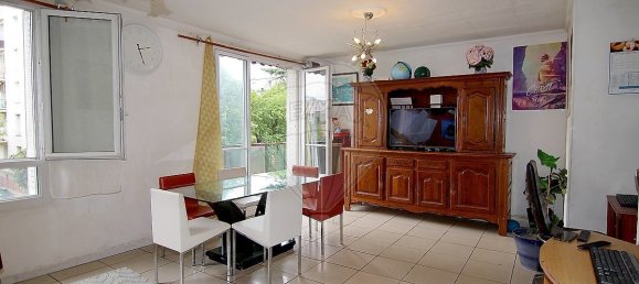 3 bedrooms Apartment in Colombes, France No. 179430 2
