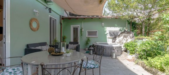 3 bedrooms Apartment in Florence, Italy No. 372462 2