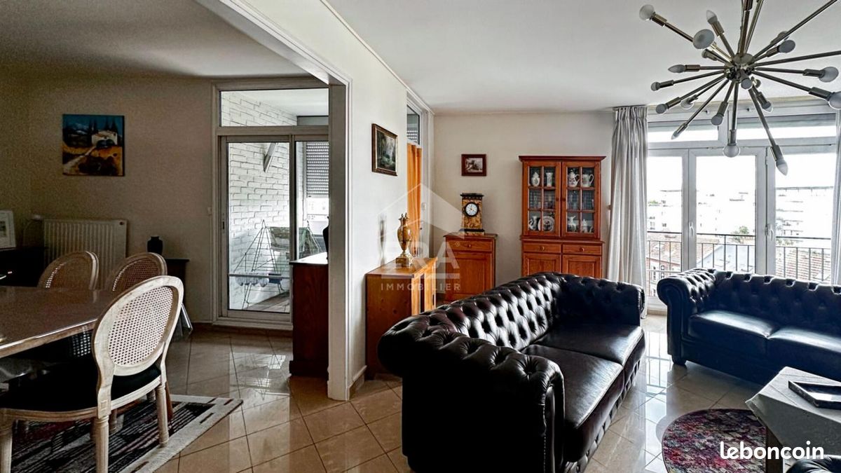 2 bedrooms Apartment in Reims, France No. 250369