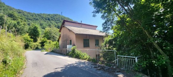 4 bedrooms Apartment in Neirone, Italy No. 279807 3