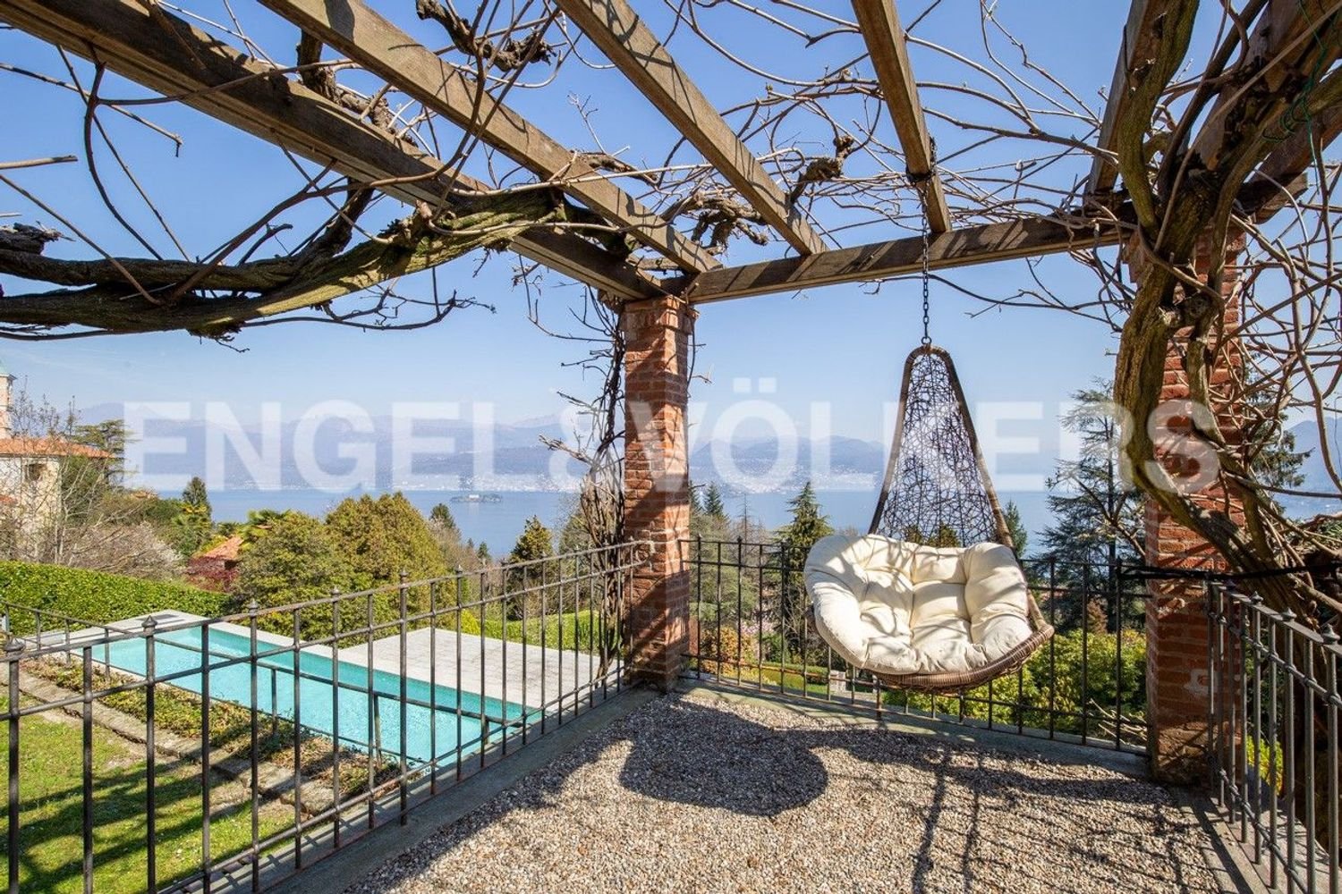 13 rooms Villa in Stresa, Italy No. 104961