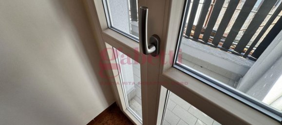 3-salle Appartement à Turin, Italy No. 40800 8