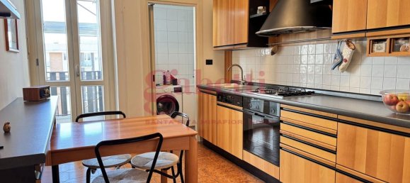 3-salle Appartement à Turin, Italy No. 40800 24