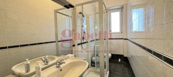 3-salle Appartement à Turin, Italy No. 40800 32