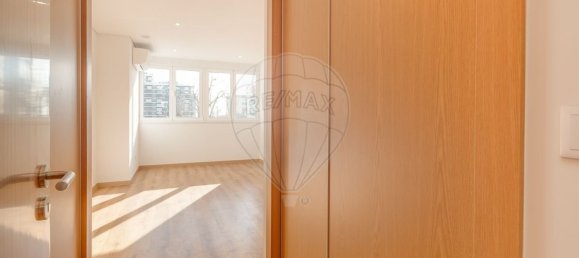 2 Schlafzimmer Wohnung in Lisbon, Portugal, Nr. 352869 5