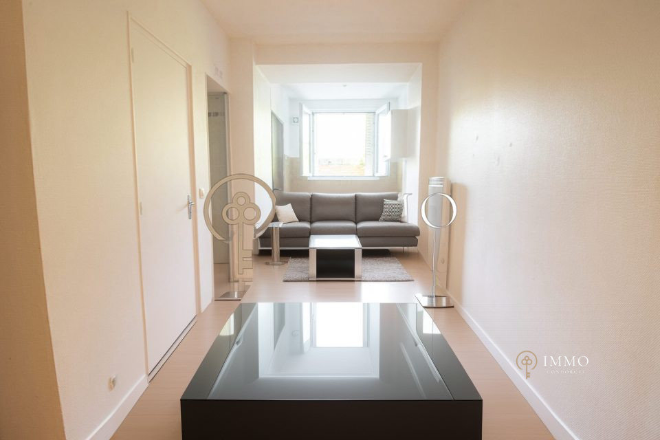 Studio in Bourg-la-Reine, France No. 140073