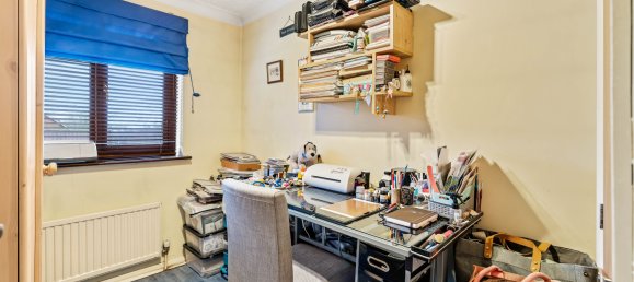 3 bedrooms House in Crawley, United Kingdom No. 1074 10