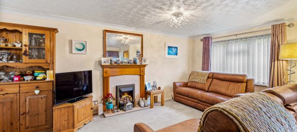 3 bedrooms House in Crawley, United Kingdom No. 1074 4