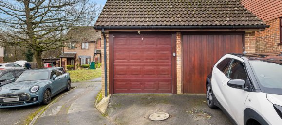 3 bedrooms House in Crawley, United Kingdom No. 1074 8