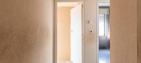 3 rooms Apartment in Naples, Italy No. 146078 5