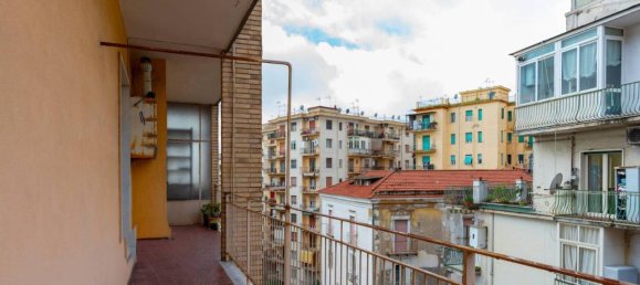 3 rooms Apartment in Naples, Italy No. 146078 10