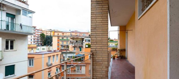 3 rooms Apartment in Naples, Italy No. 146078 9