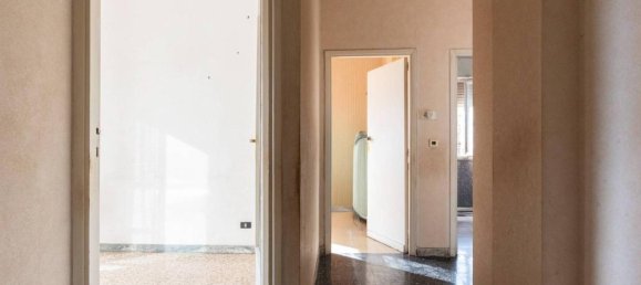 3 rooms Apartment in Naples, Italy No. 146078 4