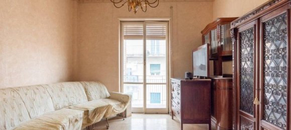 3 rooms Apartment in Naples, Italy No. 146078 2
