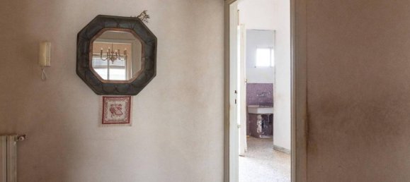 3 rooms Apartment in Naples, Italy No. 146078 12