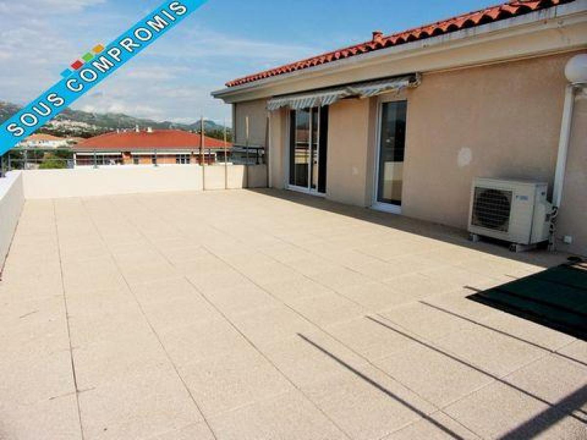 3 bedrooms Condo in Marseille, France No. 15981