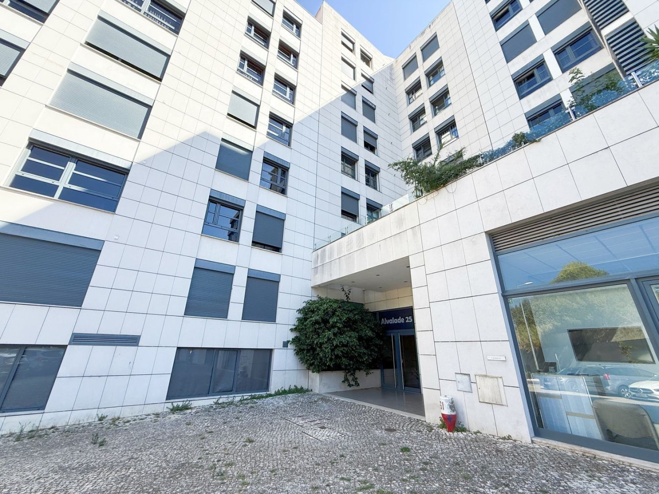 3 bedrooms Apartment in Lisbon, Portugal No. 313400