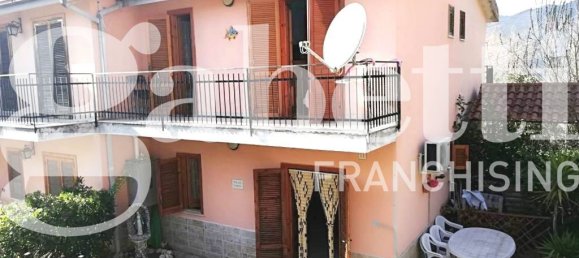 2 bedrooms Villa in Galluccio, Italy No. 32901 2