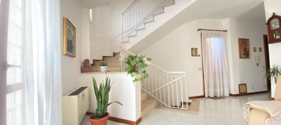 Villa de 6 divisões em Guidonia Montecelio, Italy N.º 4809 46