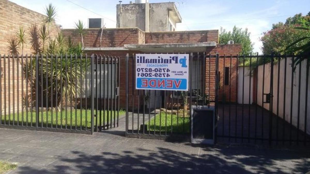 3 bedrooms House in Tres de Febrero, Argentina No. 64560