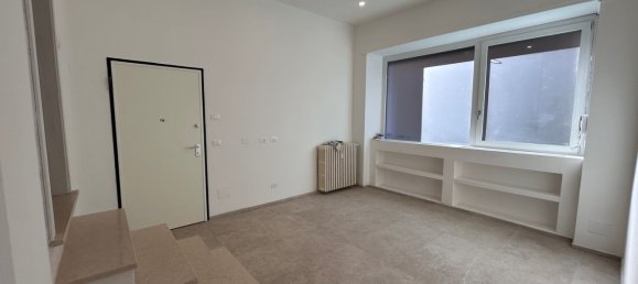 2-salle Appartement à Turin, Italy No. 212762 3