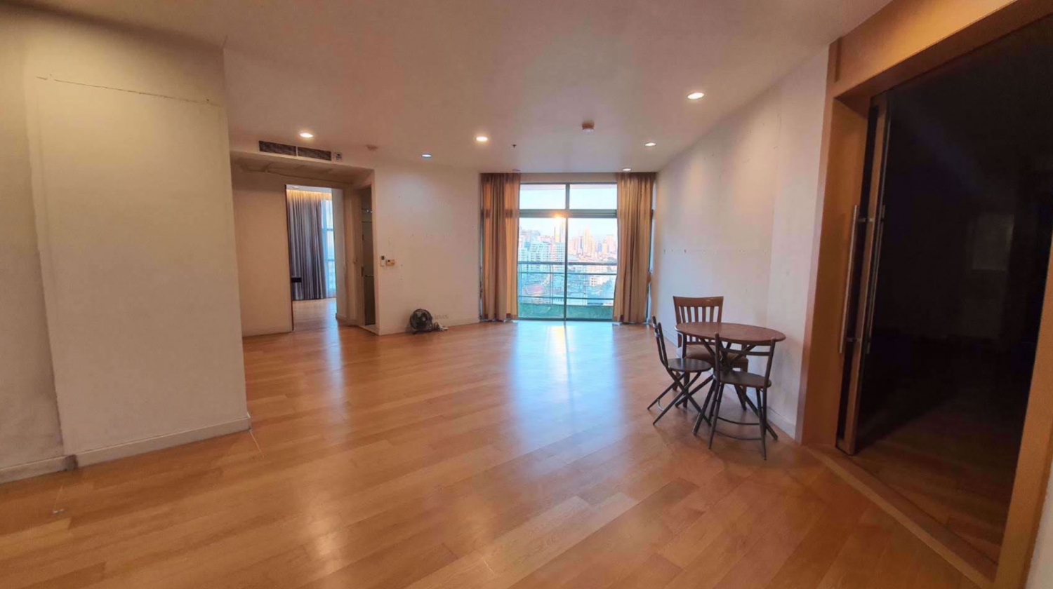 4 bedrooms Condo in Bang Kho Laem, Thailand No. 4432