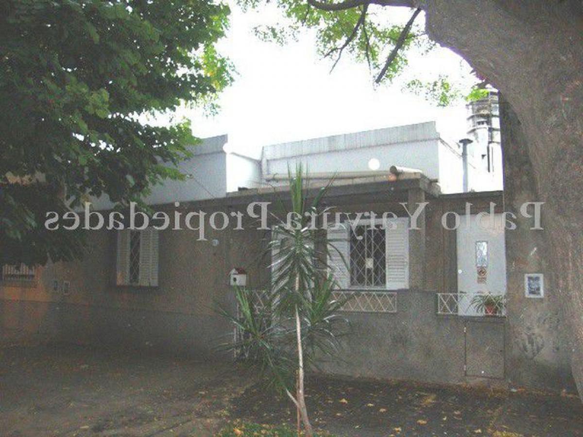 2 bedrooms House in Tres de Febrero, Argentina No. 18404